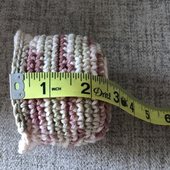 Mini hand crocheted treats basket - Picture 4 of 10